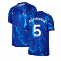 Camisa de Futebol Chelsea Benoit Badiashile #5 Equipamento Principal 2024-25 Manga Curta